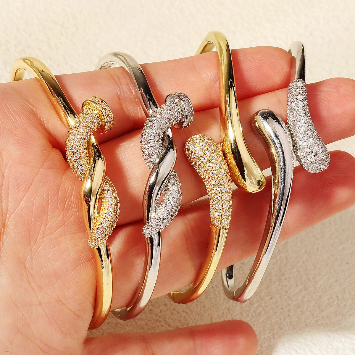 Beautiful Bracelet For Woman's