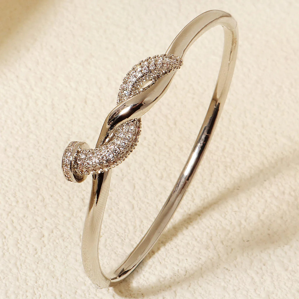 Beautiful Bracelet For Woman's