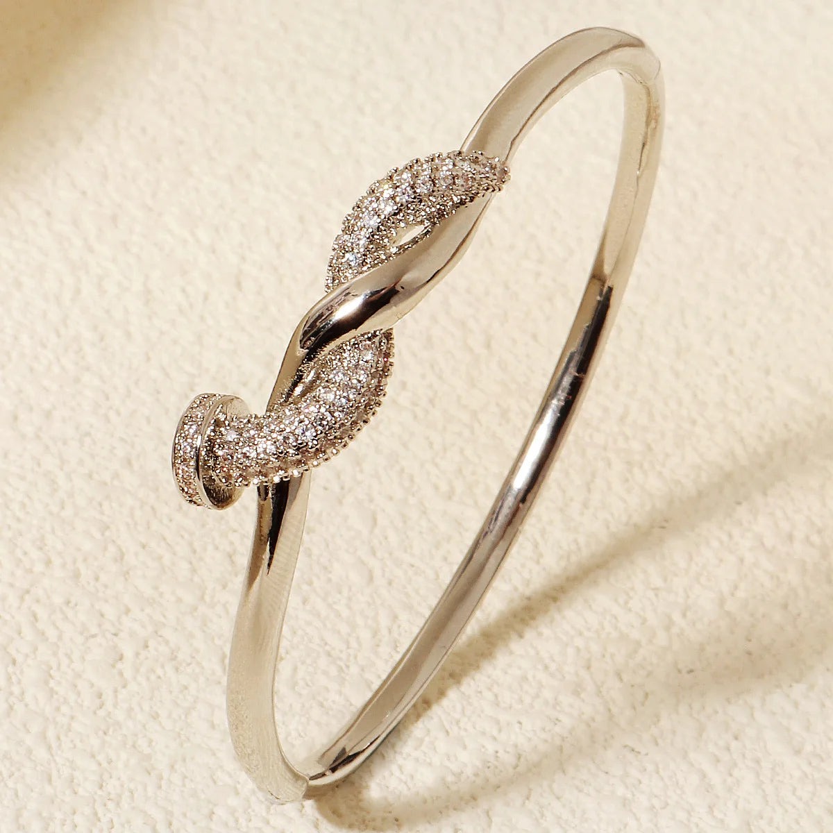 Beautiful Bracelet For Woman's